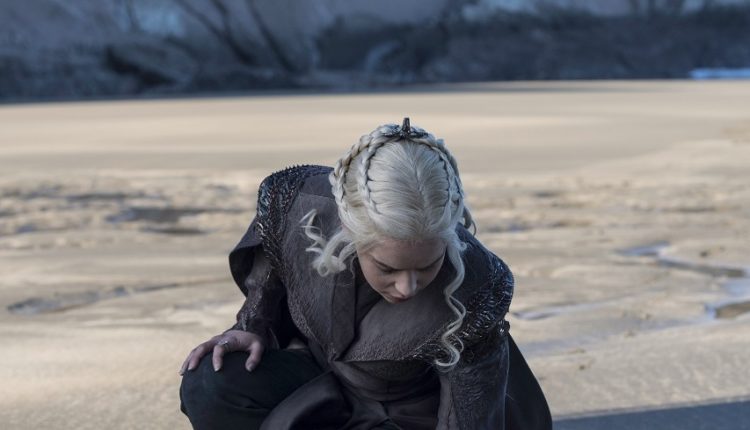 Daenerys Arrives At Dragonstone